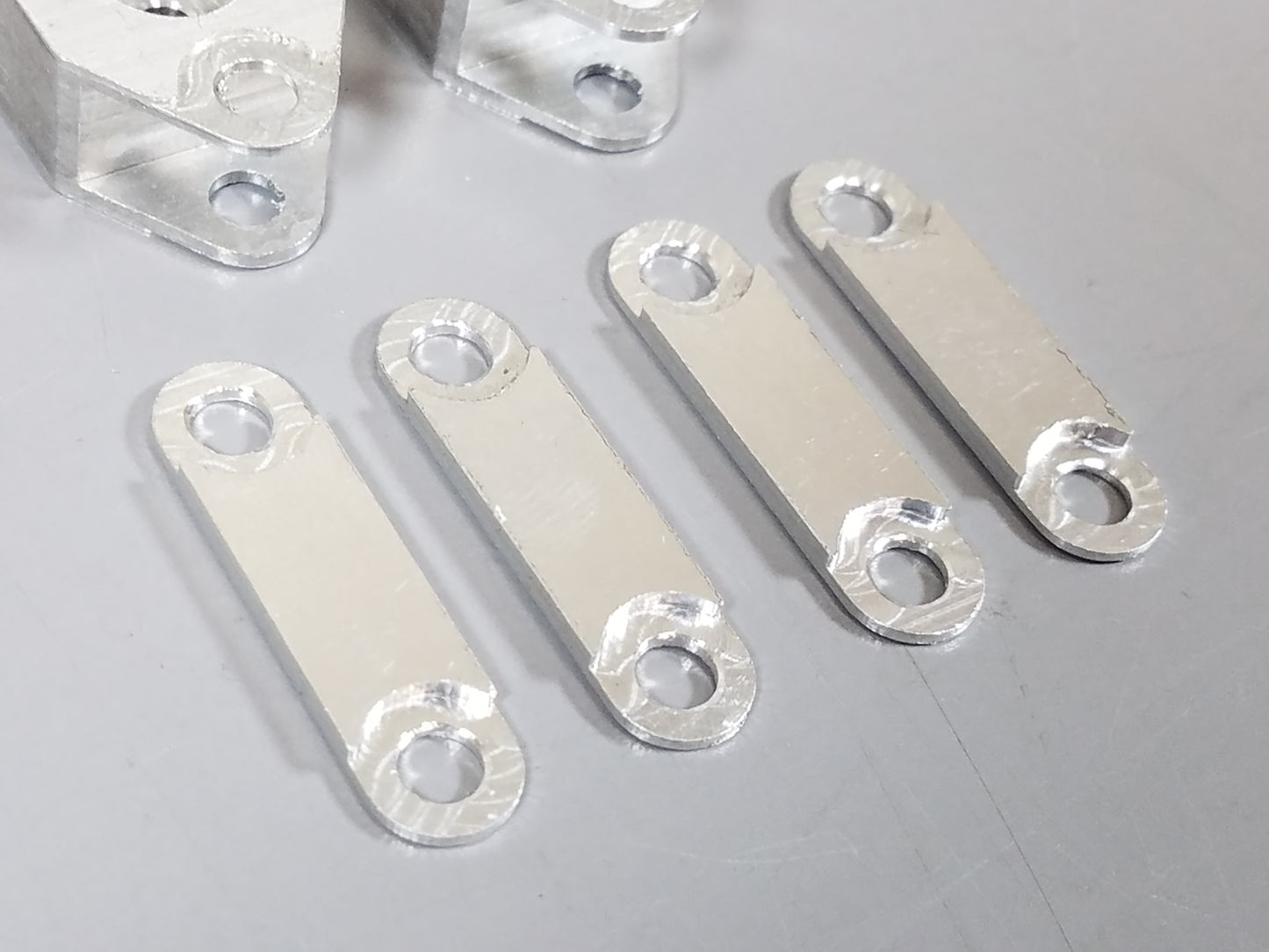 Leaf Spring Suspension Lift Adjustable Mount Shackles Bracket Tamiya 1/10 F350 Toyota Hilux Tundra