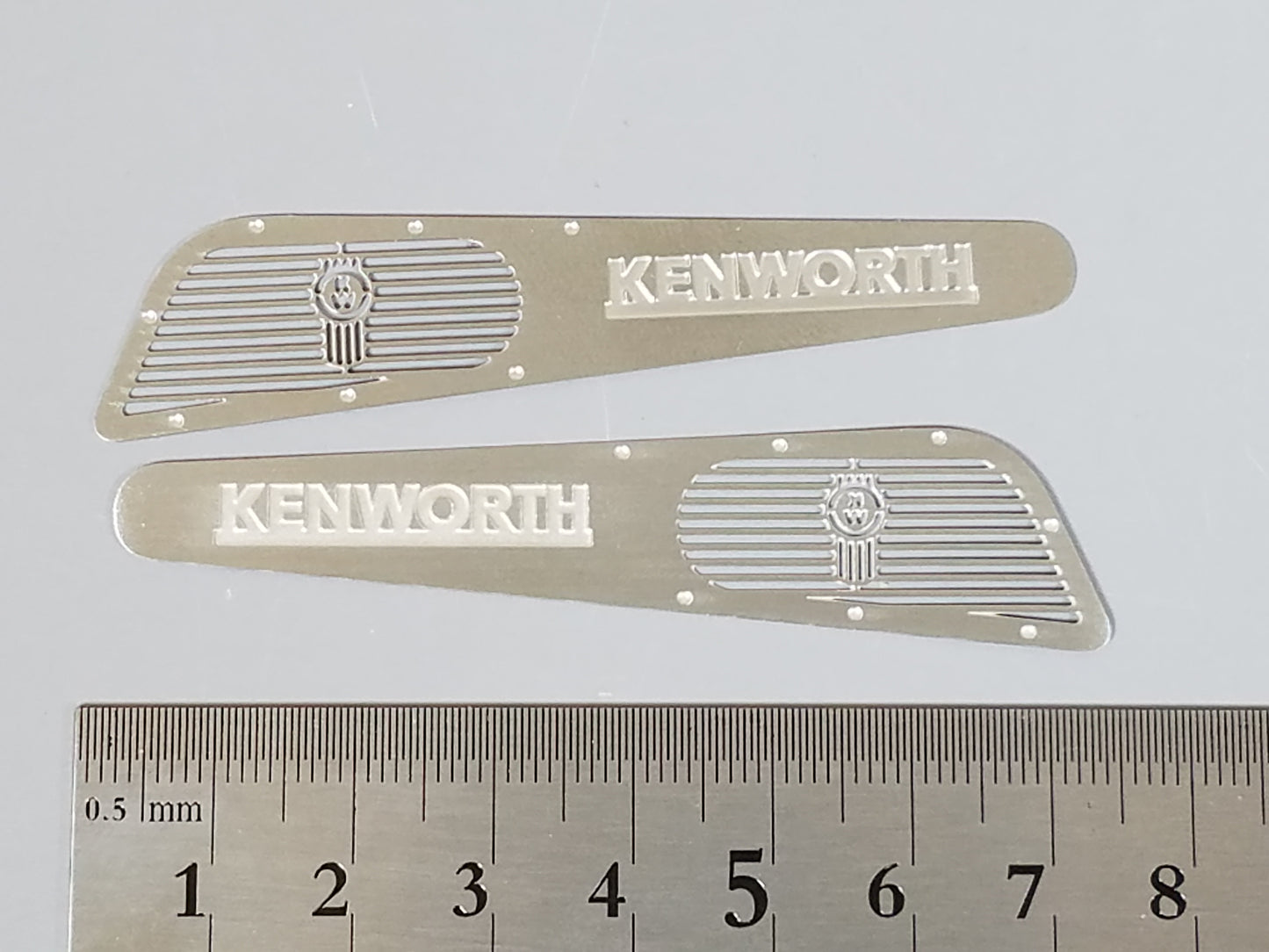 7.2cm Kenworth KW Pair Logo Emblem Plate for Tamiya Toy R/C 1/14 King Hauler Grand Hauler Knight Hauler Globeliner