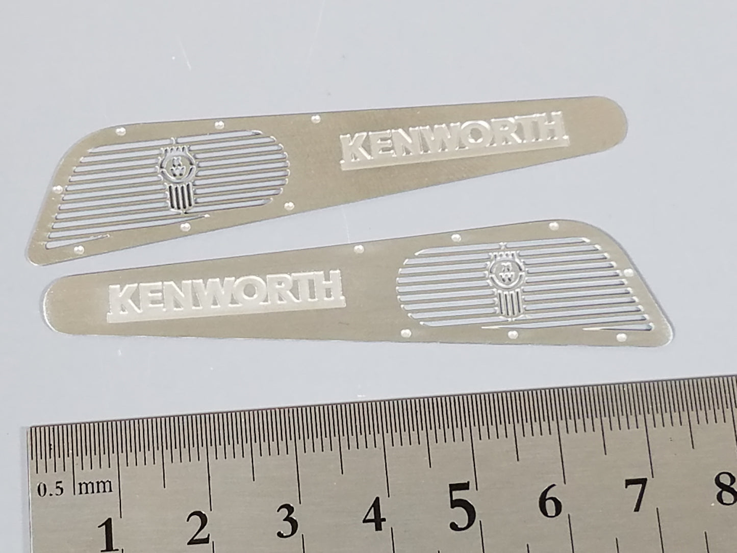 7.2cm Kenworth KW Pair Logo Emblem Plate for Tamiya Toy R/C 1/14 King Hauler Grand Hauler Knight Hauler Globeliner