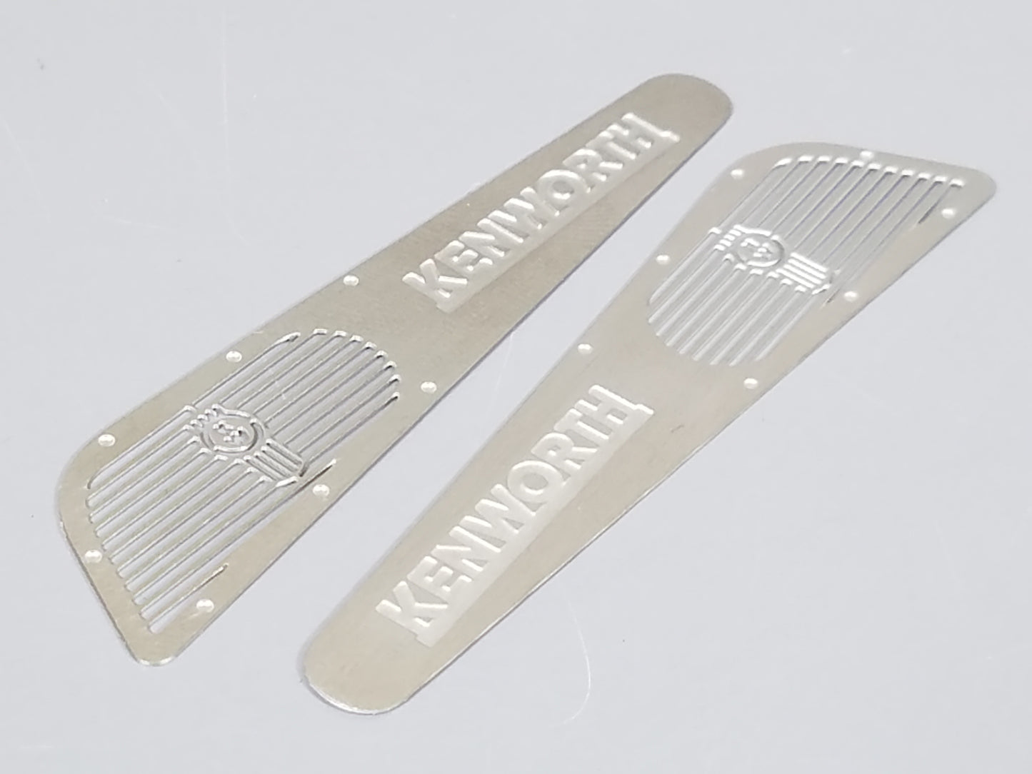7.2cm Kenworth KW Pair Logo Emblem Plate for Tamiya Toy R/C 1/14 King Hauler Grand Hauler Knight Hauler Globeliner