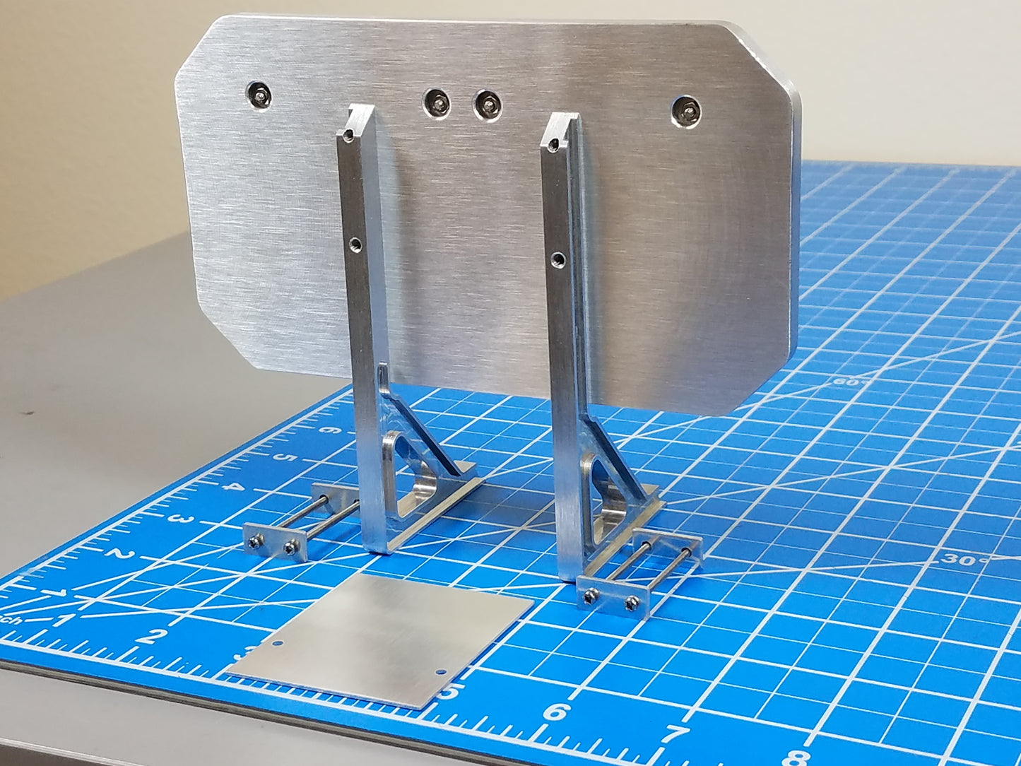 Aluminum "Toy" Rear Back Headache Rack Chassis Mount for Tamiya R/C 1/14 King Hauler Grand Hauler Knight Hauler Man Globeliner Aeromax Cascadia Actros Scania