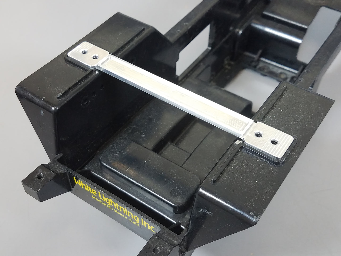 One Aluminum Body Chassis Upper Stay Mount Plate for Tamiya 1/10 R/C Bullhead Clodbuster A1