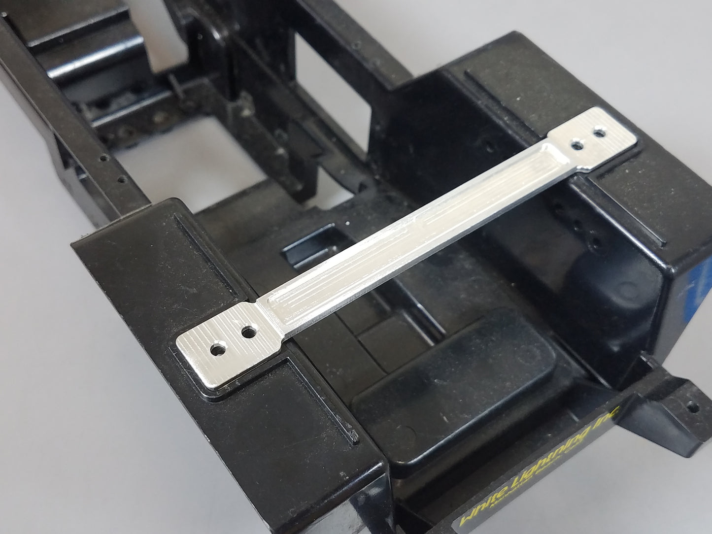 One Aluminum Body Chassis Upper Stay Mount Plate for Tamiya 1/10 R/C Bullhead Clodbuster A1