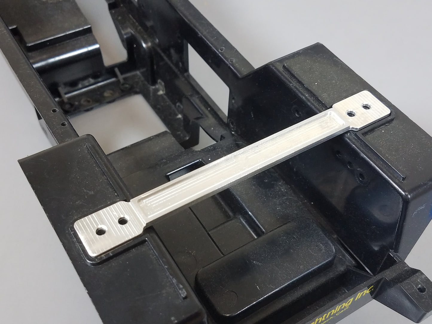 One Aluminum Body Chassis Upper Stay Mount Plate for Tamiya 1/10 R/C Bullhead Clodbuster A1