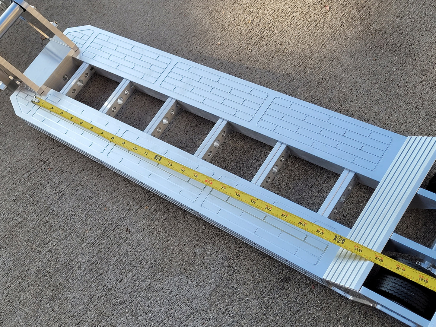 Toy Aluminum Gooseneck Lowboy Trailer Extended Deck Version Tamiya Toy 1/14 King Hauler Grand Hauler knight Hauler Globeliner Scania Volvo Mercedes Benz Cascadia