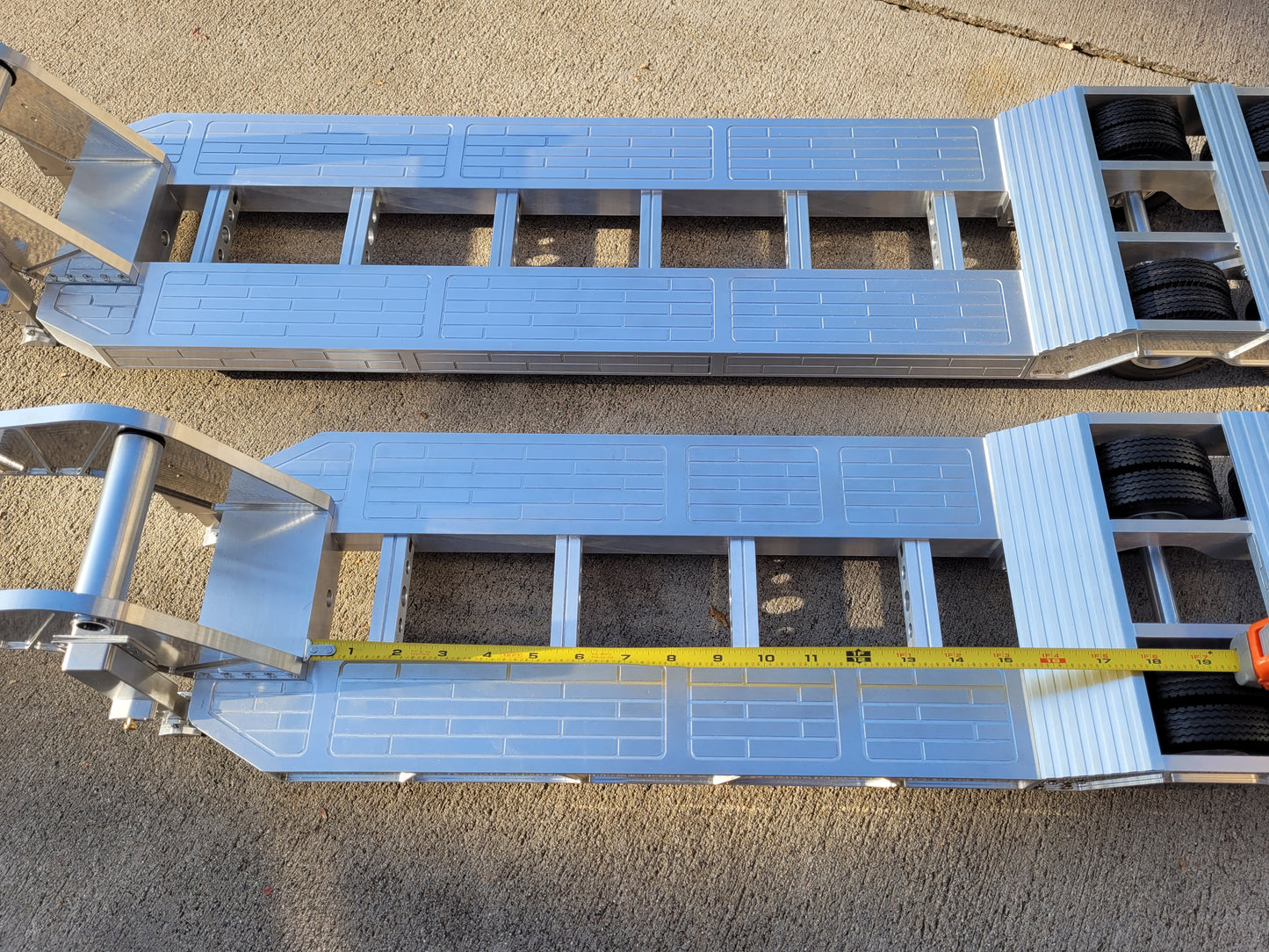 Toy Aluminum Gooseneck Lowboy Trailer Extended Deck Version Tamiya Toy 1/14 King Hauler Grand Hauler knight Hauler Globeliner Scania Volvo Mercedes Benz Cascadia