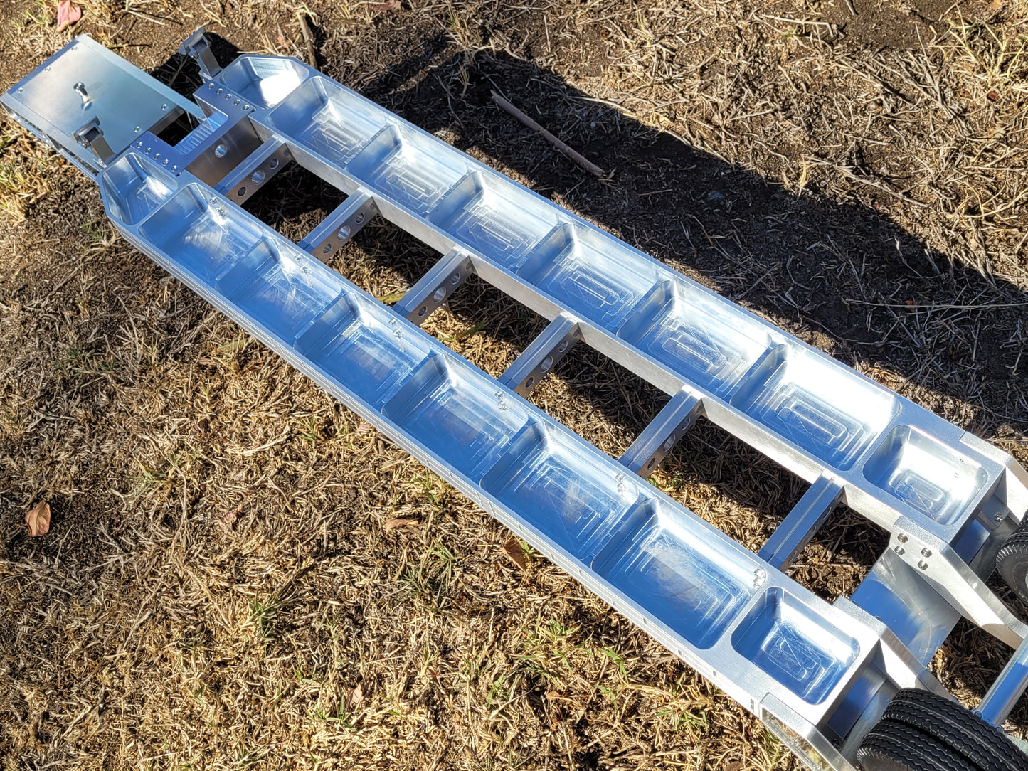 Toy Aluminum Gooseneck Lowboy Trailer Extended Deck Version Tamiya Toy 1/14 King Hauler Grand Hauler knight Hauler Globeliner Scania Volvo Mercedes Benz Cascadia