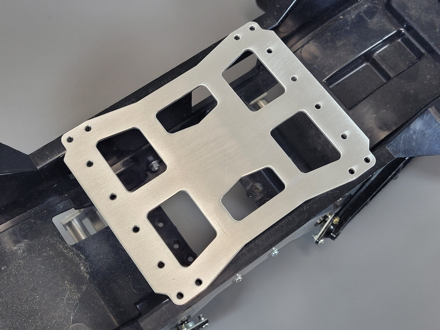 Aluminum Center Chassis Upper Deck Plate Mount for Tamiya R/C 1/10 Super Clodbuster Bullhead
