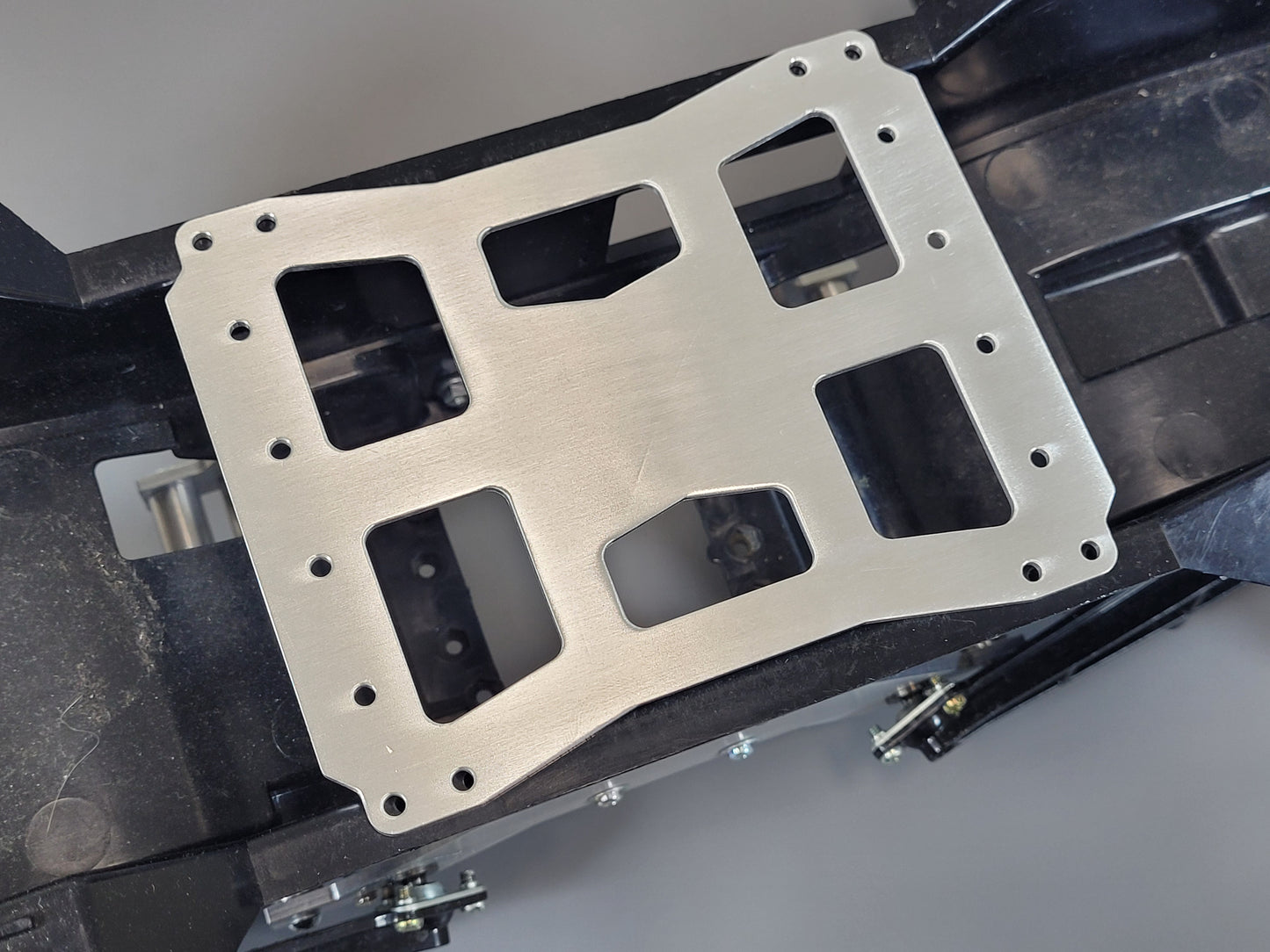 Aluminum Center Chassis Upper Deck Plate Mount for Tamiya R/C 1/10 Super Clodbuster Bullhead