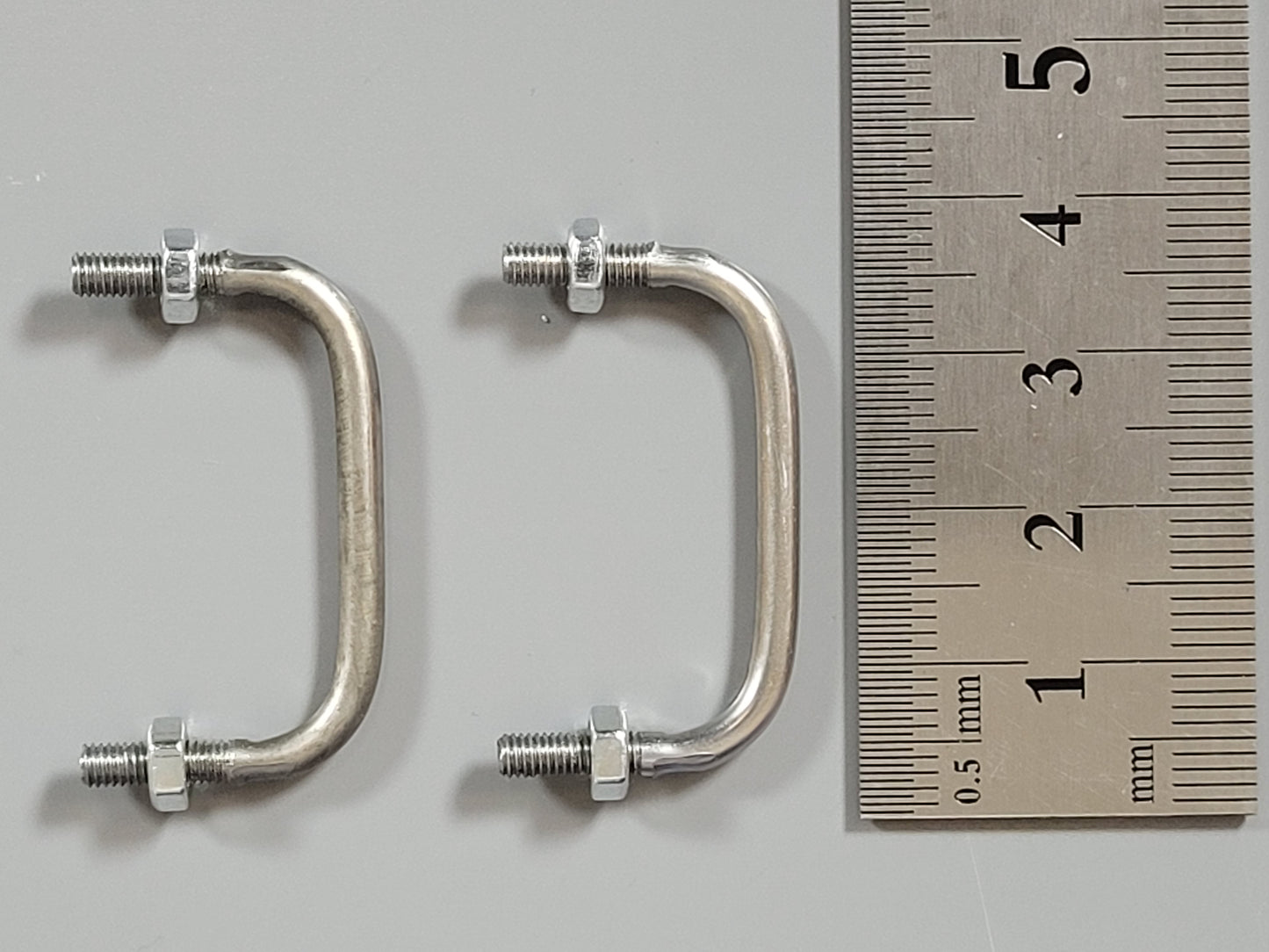 Pair Universal Steel Side Hand Grab Rail Bar for Tamiya 1/10 Clodbuster Blackfoot Sand Scorcher Bullhead Hilux Tundra F350 Truck