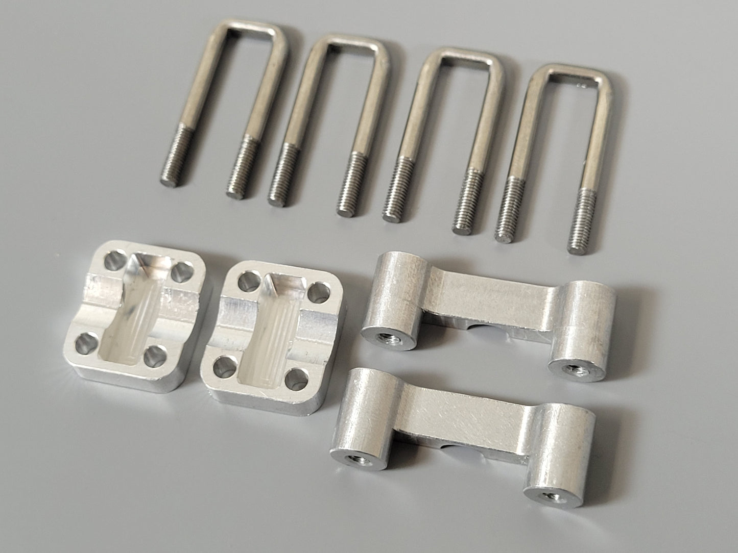 Aluminum Axle Leaf Spring Bracket U Bolts Shock Mount Tamiya 1/10 R/C Toy Toyota Bruiser Mountaineer