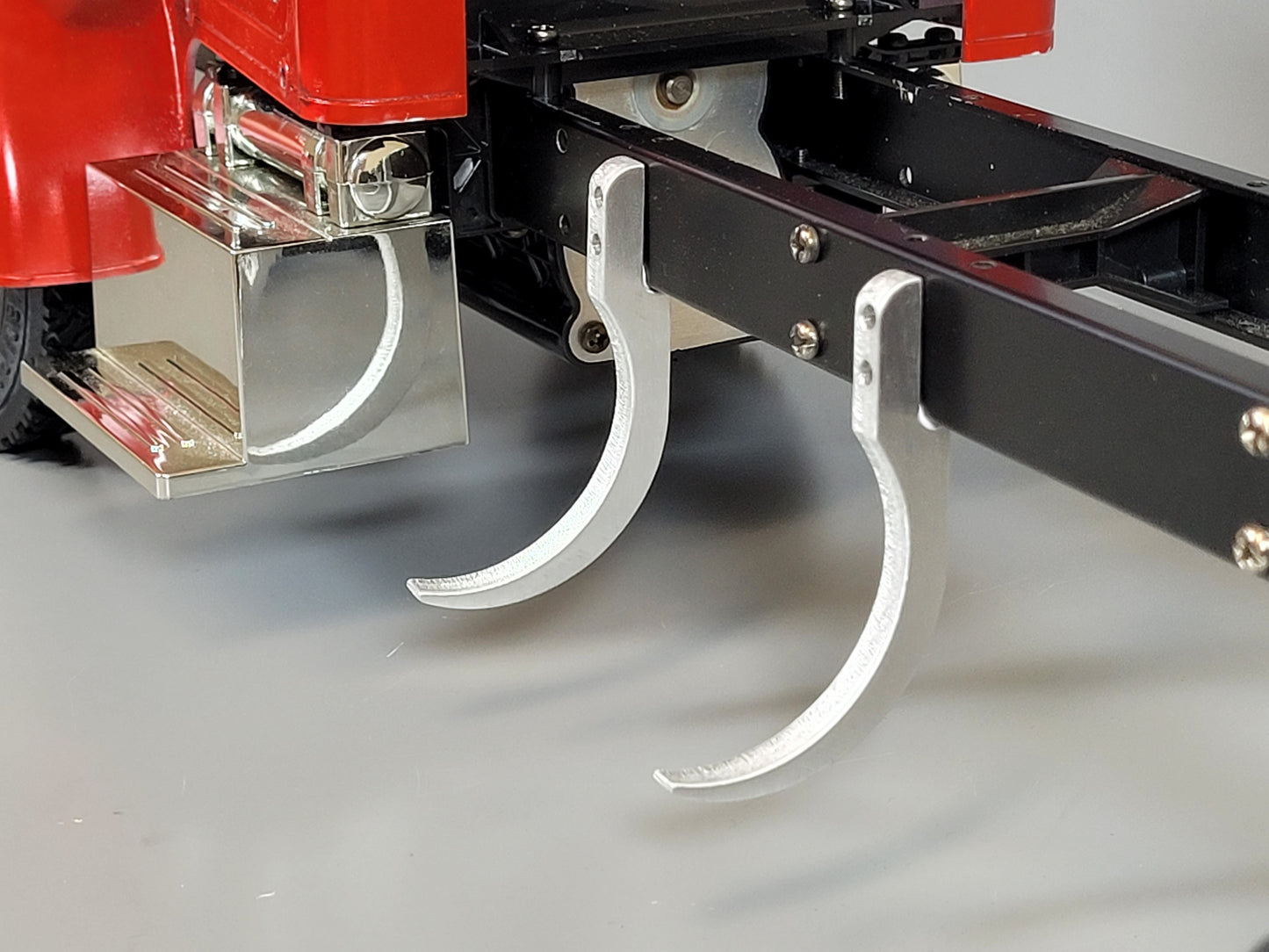 Aluminum J Style Mount Bracket Set for Fuel Gas Tank for Tamiya R/C Toy 1/14 Grand Hauler King Hauler Globeliner Semi Truck