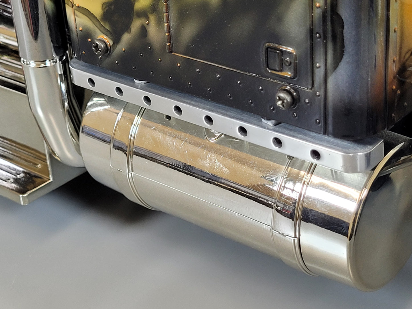 Pair Aluminum Rear Cab Under Sleeper Housing Bracket Mounting Mount for Tamiya R/C 1/14 King Hauler Grand Hauler