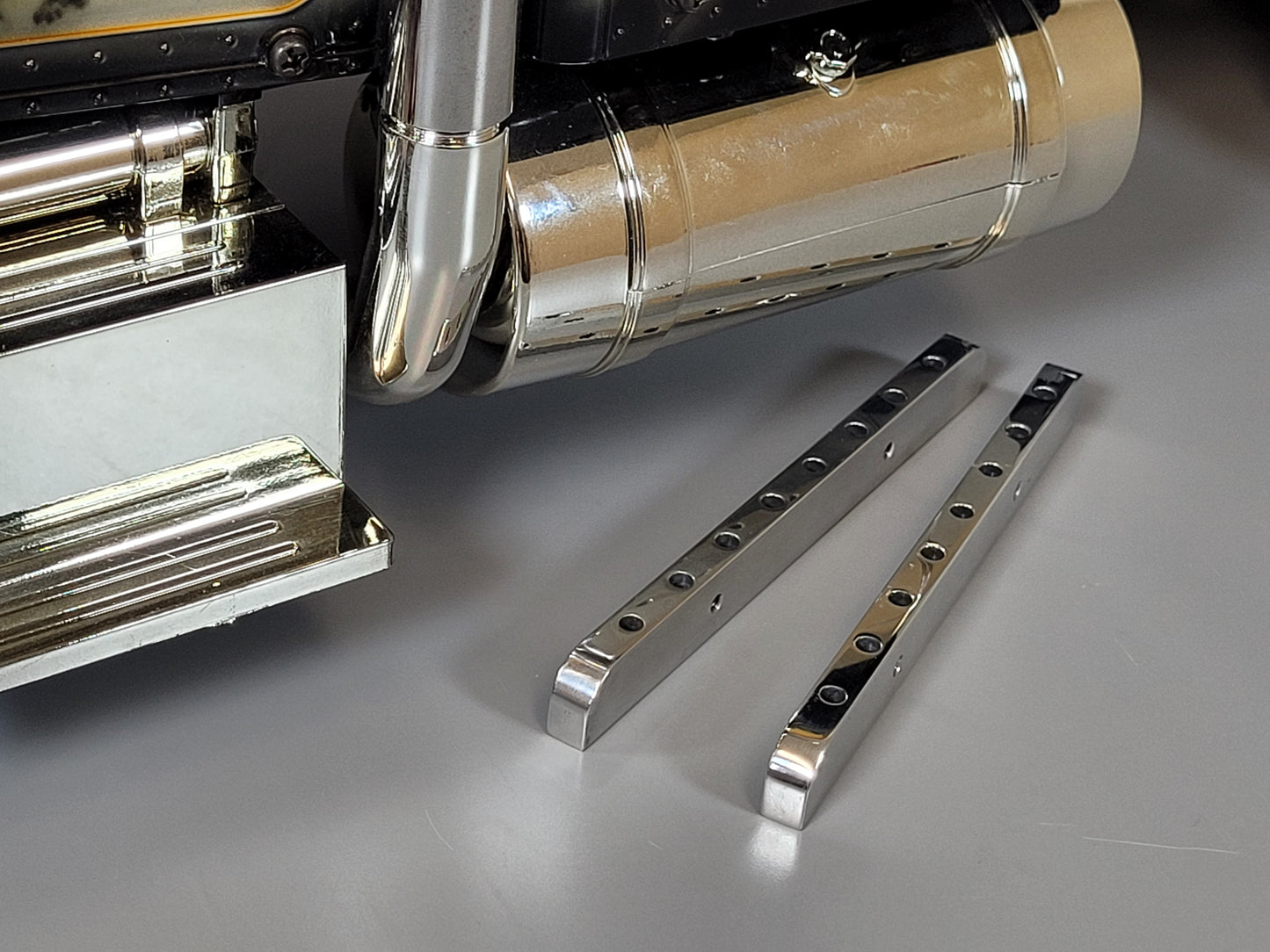 Pair Aluminum Rear Cab Under Sleeper Housing Bracket Mounting Mount for Tamiya R/C 1/14 King Hauler Grand Hauler