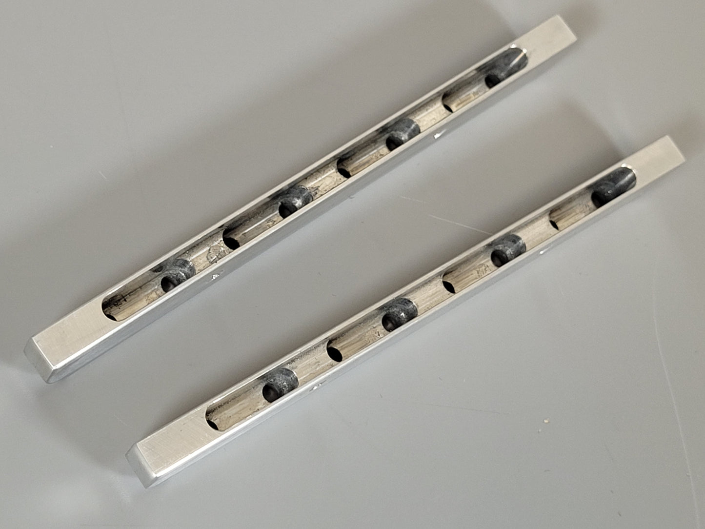 Pair Aluminum Rear Cab Under Sleeper Housing Bracket Mounting Mount for Tamiya R/C 1/14 King Hauler Grand Hauler