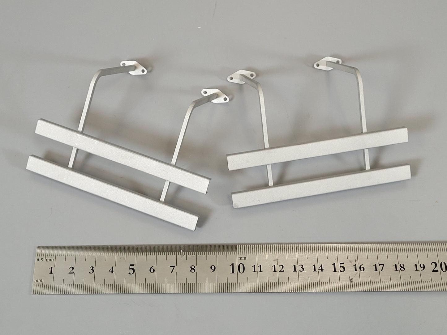 2pcs Metal Side Rail Bumper Protect Bar Guard for Tamiya Toy 1/14 Tractor Truck Tank Trailer