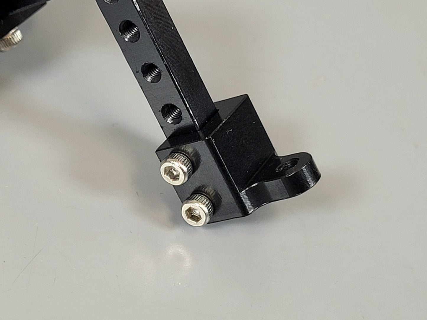 Rear Adjustable Metal Tow Hitch Mount Bracket Kit for Tamiya 1/10 R/C Toyota Hilux High Lift Truck