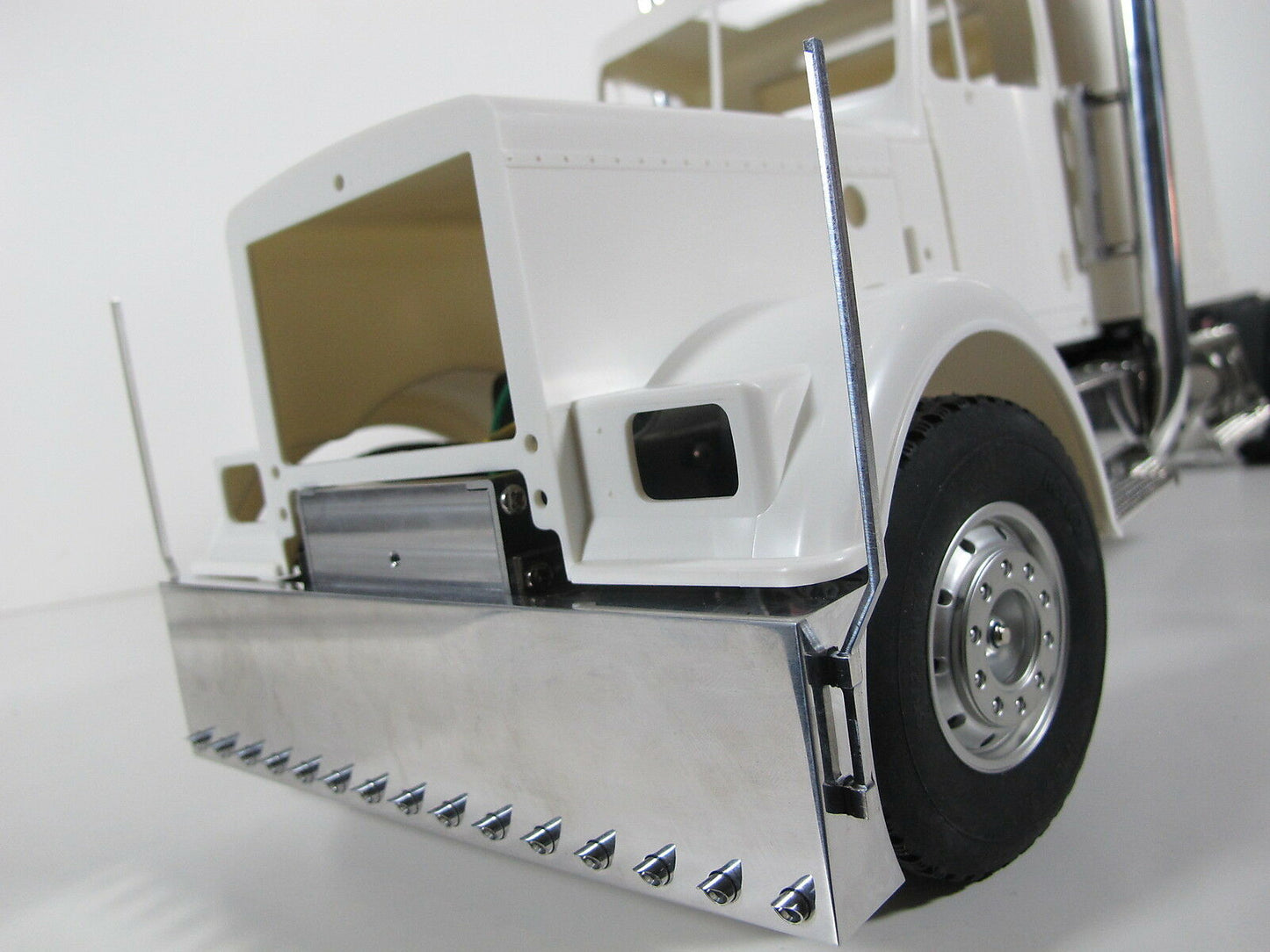 Aluminum Front Bumper with Side Antenna + Cross Member for 1/14 R/C Tamiya 1/14 King Hauler Grand Hauler Knight Hauler Globeliner