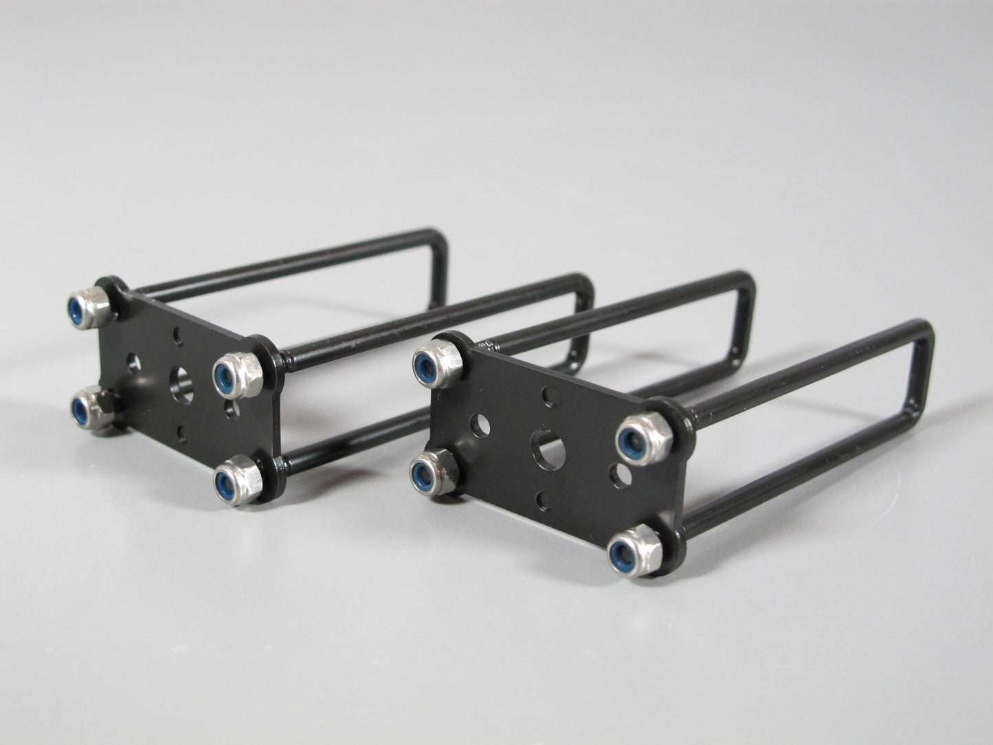 Pair Axle Suspension U- Bolts & Mount Plate for Tamiya 1/10 R/C Ford Juggernaut 1 2