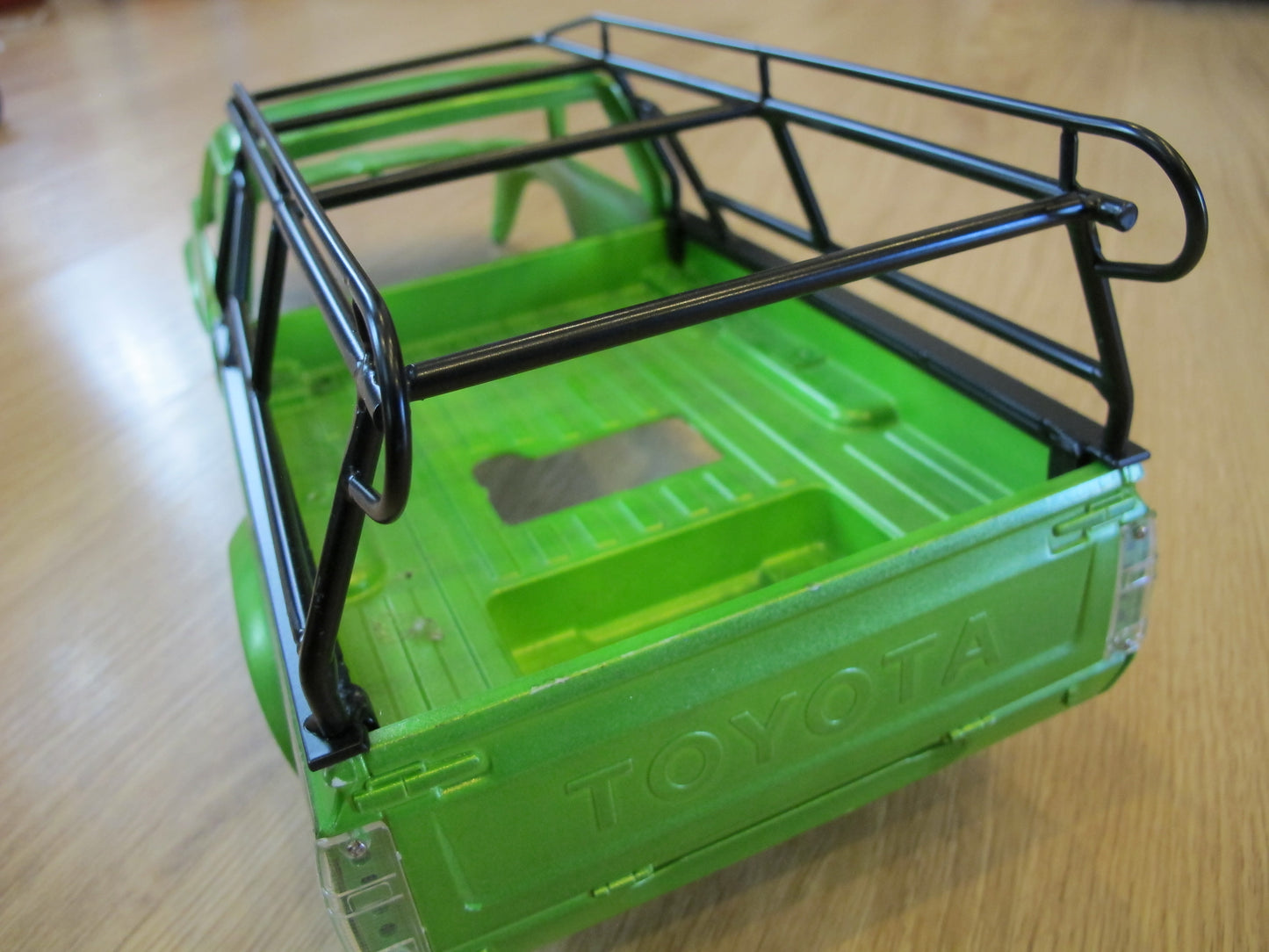 Toy Metal Rear Bed Trunk Storage Tool Rack Mount for Tamiya Toy R/C 1/10 Scale Toyota Hilux Bruiser Trail Finder Rc4WD Truck