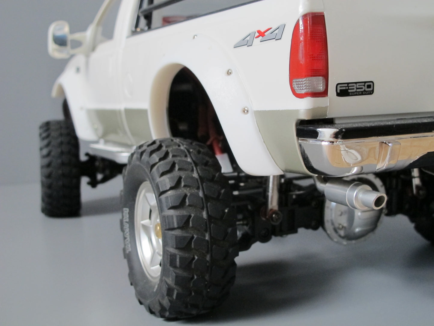 White Front & Rear Rubber Fender Flares Guard Add-On Set for Tamiya R/C Toy 1/10 Ford F-350 F350 High Lift Juggernaut Truck