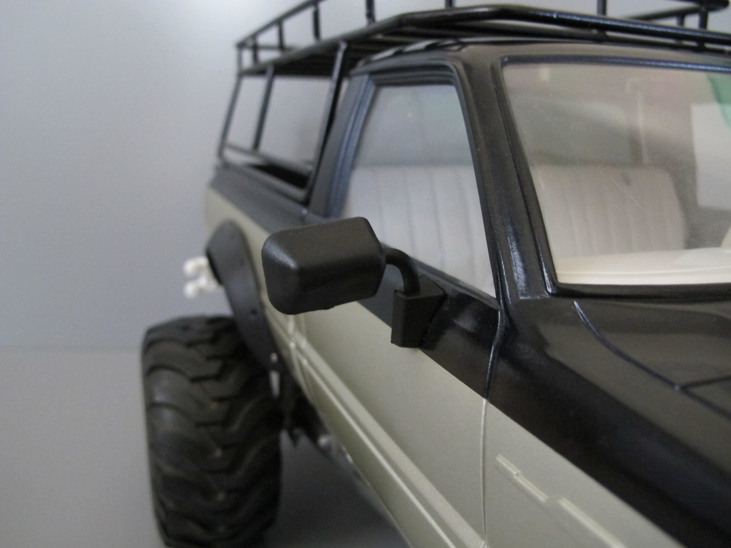 Pair Black Rubber L/R Side Window Mirror for Tamiya R/C Toy 1/10 Toyota Pick Up Bruiser Hilux Mountaineer RC4WD