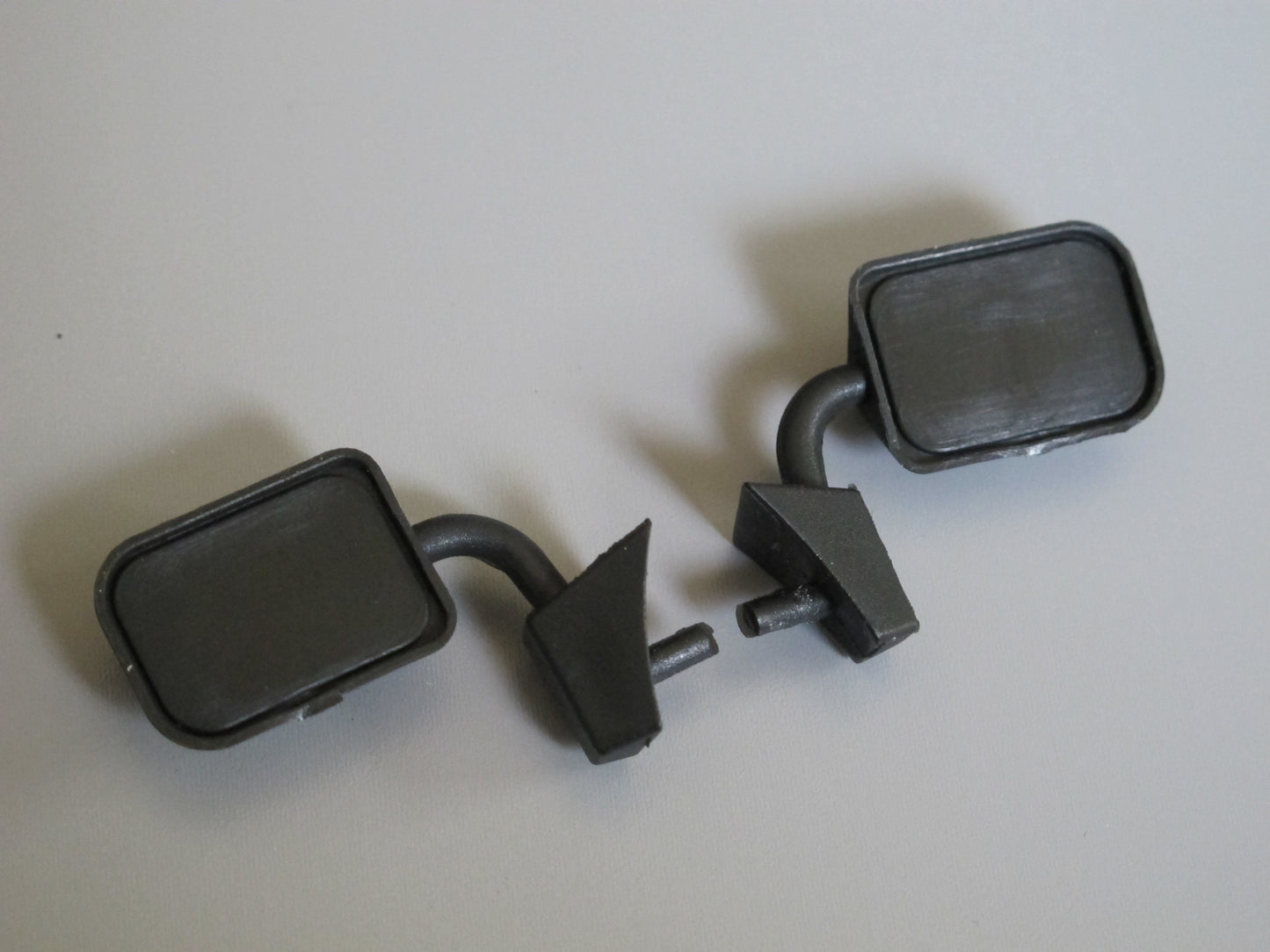 Pair Black Rubber L/R Side Window Mirror for Tamiya R/C Toy 1/10 Toyota Pick Up Bruiser Hilux Mountaineer RC4WD