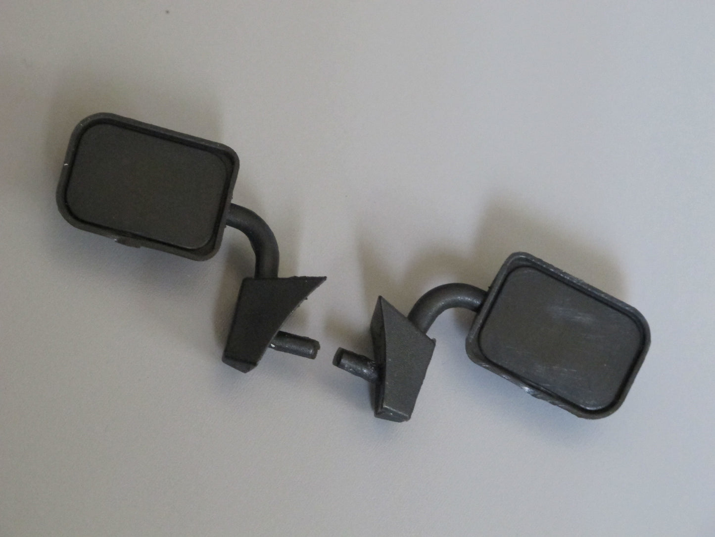 Pair Black Rubber L/R Side Window Mirror for Tamiya R/C Toy 1/10 Toyota Pick Up Bruiser Hilux Mountaineer RC4WD