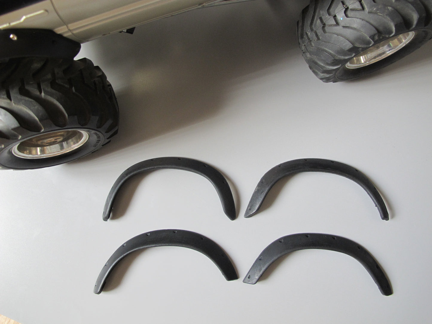 Black Rubber Side Fender Flares Set for Tamiya R/C Toy 1/10 Toyota Bruiser Hilux Mountaineer Trailfinder Truck