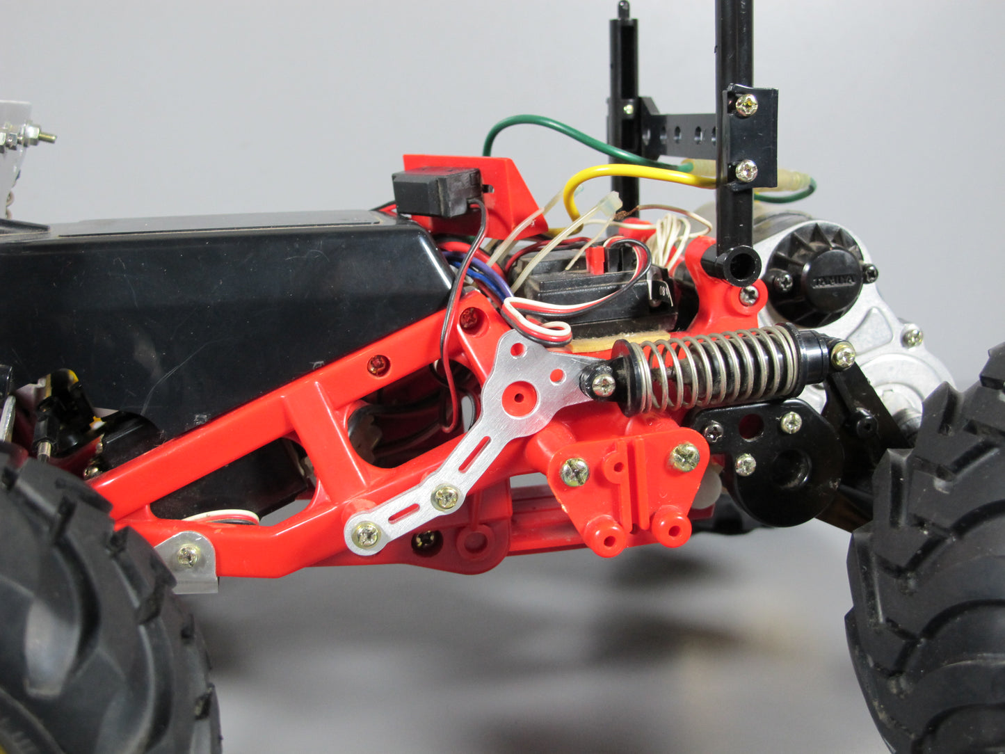Aluminum Front Suspension Shock Tower & Rear Shock Mount Plate for Tamiya 1/10 R/C Blackfoot Monster Beetle