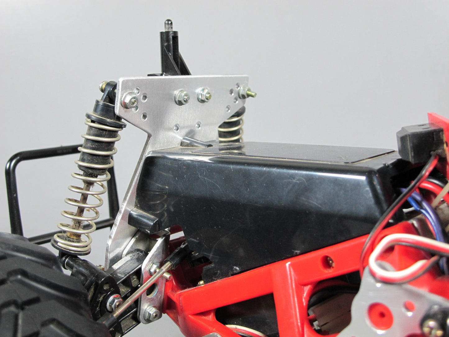 Aluminum Front Suspension Shock Tower & Rear Shock Mount Plate for Tamiya 1/10 R/C Blackfoot Monster Beetle