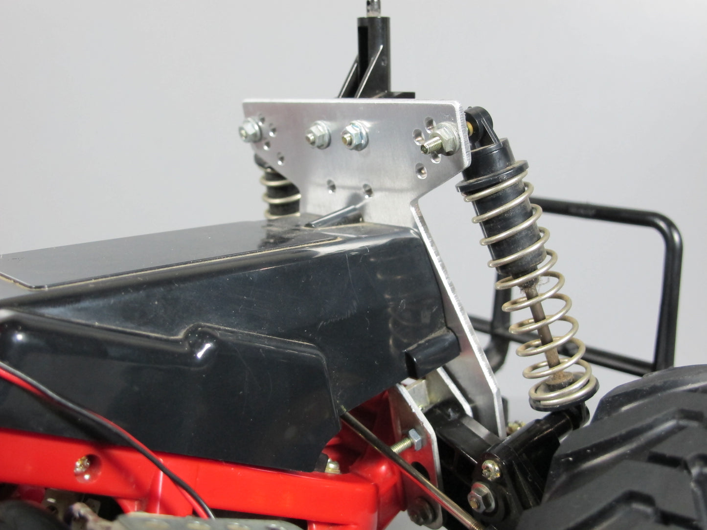 Aluminum Front Suspension Shock Tower & Rear Shock Mount Plate for Tamiya 1/10 R/C Blackfoot Monster Beetle