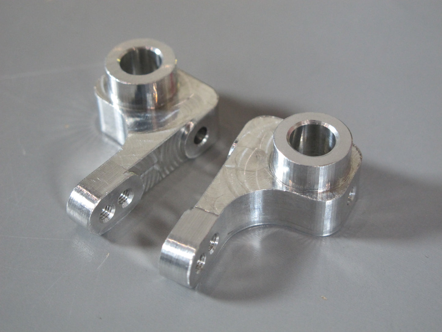 Pair Aluminum Front L/R Upright Steering Swing Arm for Tamiya 1/10 R/C Monster Beetle Blackfoot Mudblaster
