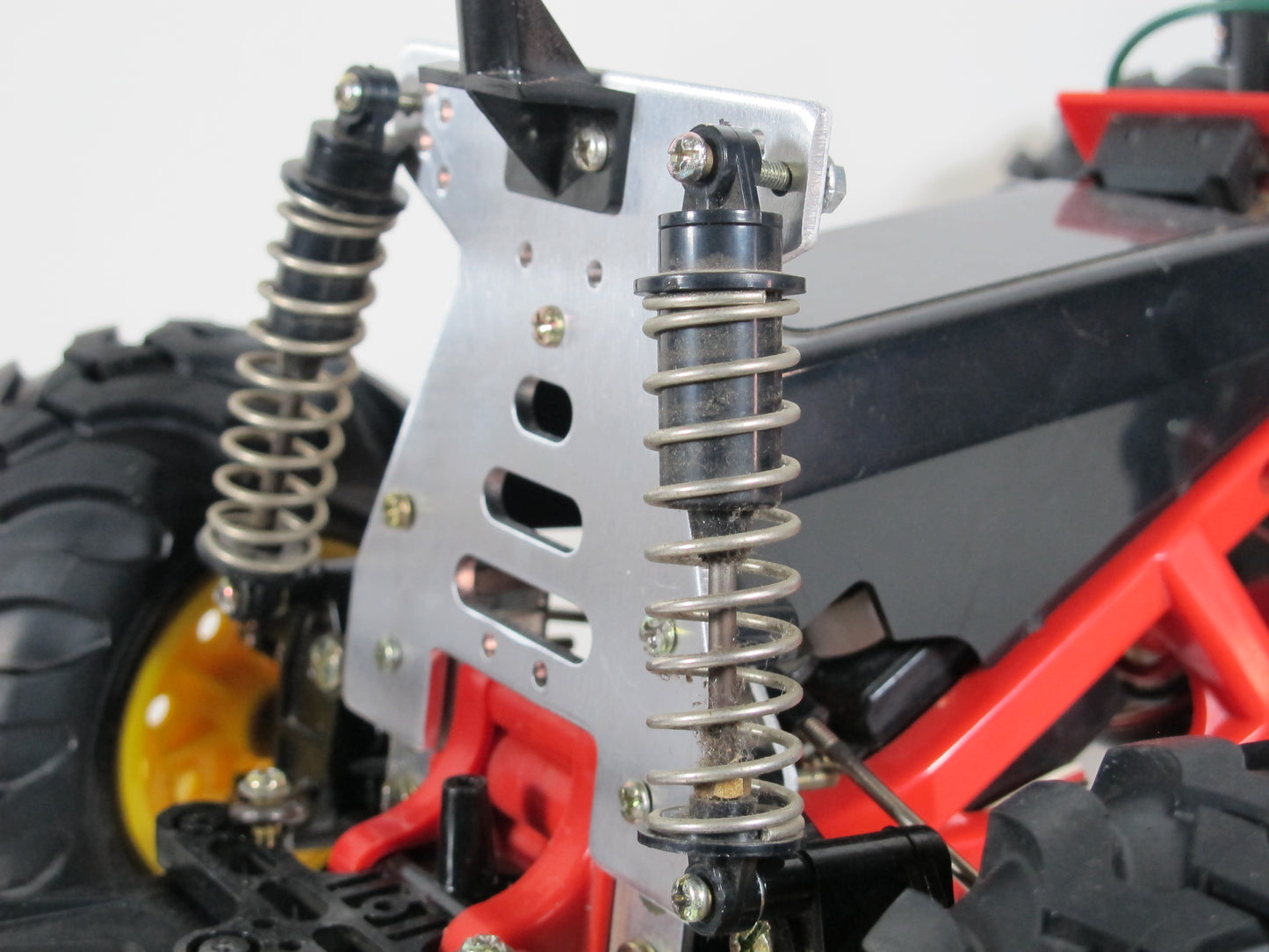 Aluminum Front Shock Body Post Mount Tower Plate for 1/10 R/C Toy Tamiya Brat Blackfoot Monster Beetle