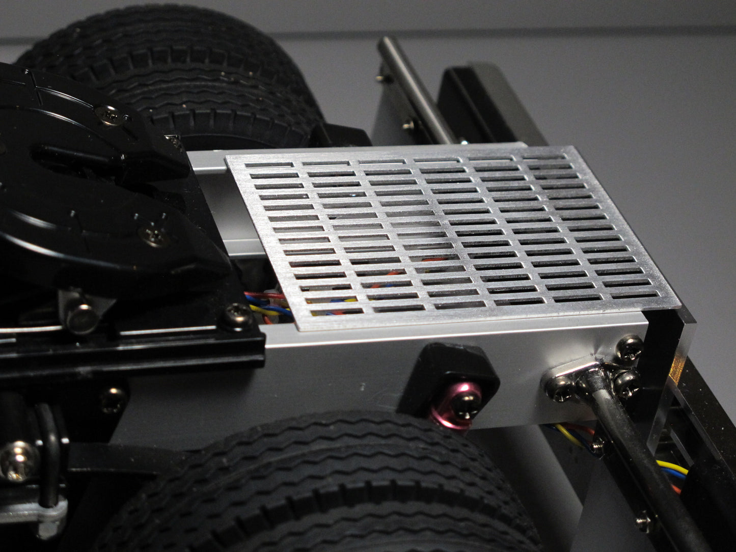 Aluminum Chassis Rail Upper Cover Plate for Tamiya R/C 1/14 Toy King Hauler Grand Hauler Scania Knight Hauler Globleliner Cascadia Volvo Actrocs