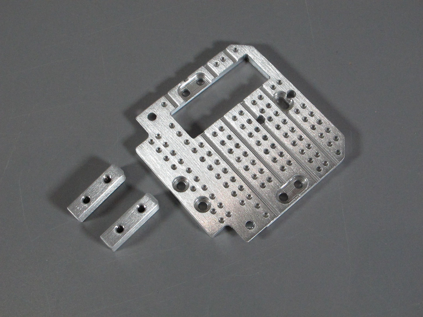 Aluminum Fifth Wheel Servo Release Stay Mounting Mount Plate for Tamiya 1/14 R/C King Hauler Grand Hauler Knight Hauler Globeliner Aeromax Scania Cascadia Actros