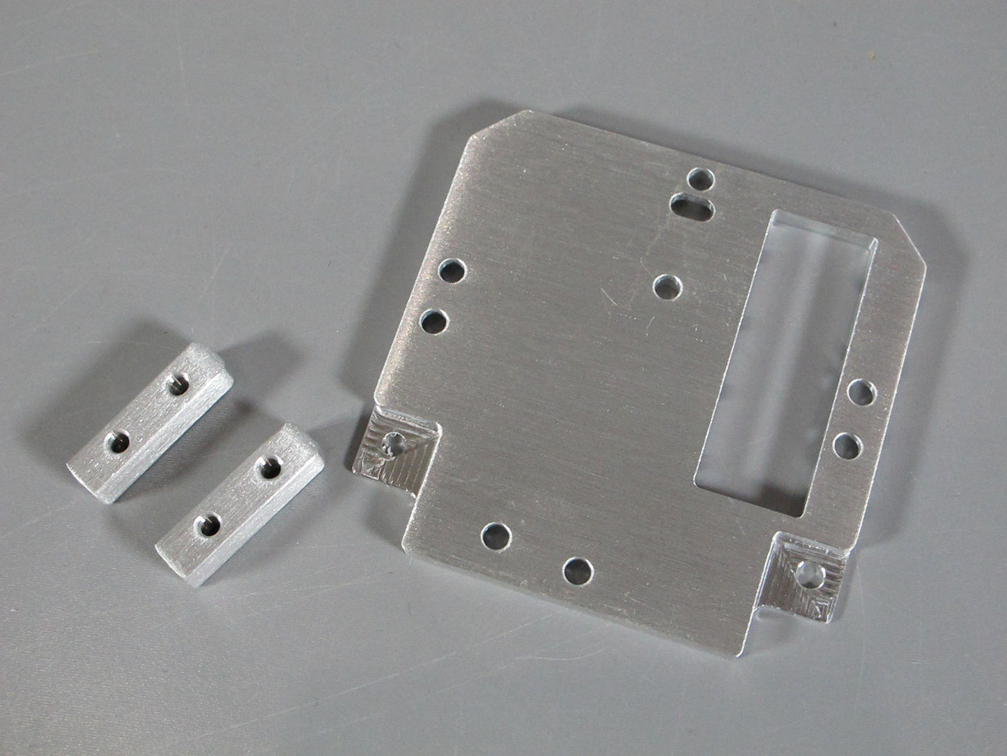 Aluminum Fifth Wheel Servo Release Stay Mounting Mount Plate for Tamiya 1/14 R/C King Hauler Grand Hauler Knight Hauler Globeliner Aeromax Scania Cascadia Actros
