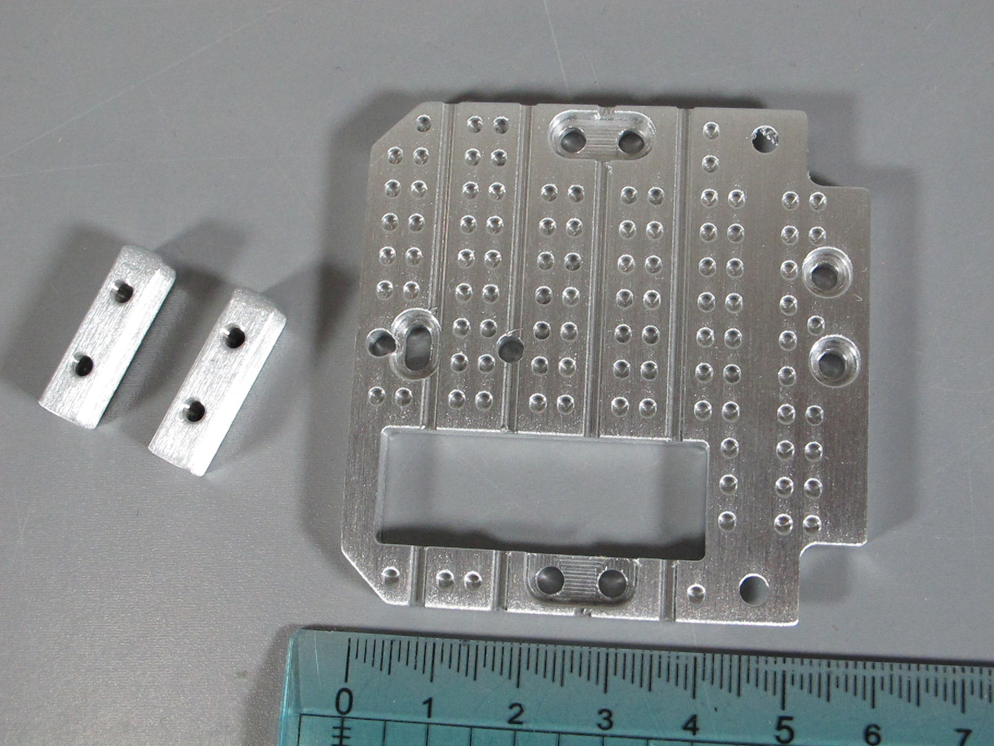 Aluminum Fifth Wheel Servo Release Stay Mounting Mount Plate for Tamiya 1/14 R/C King Hauler Grand Hauler Knight Hauler Globeliner Aeromax Scania Cascadia Actros