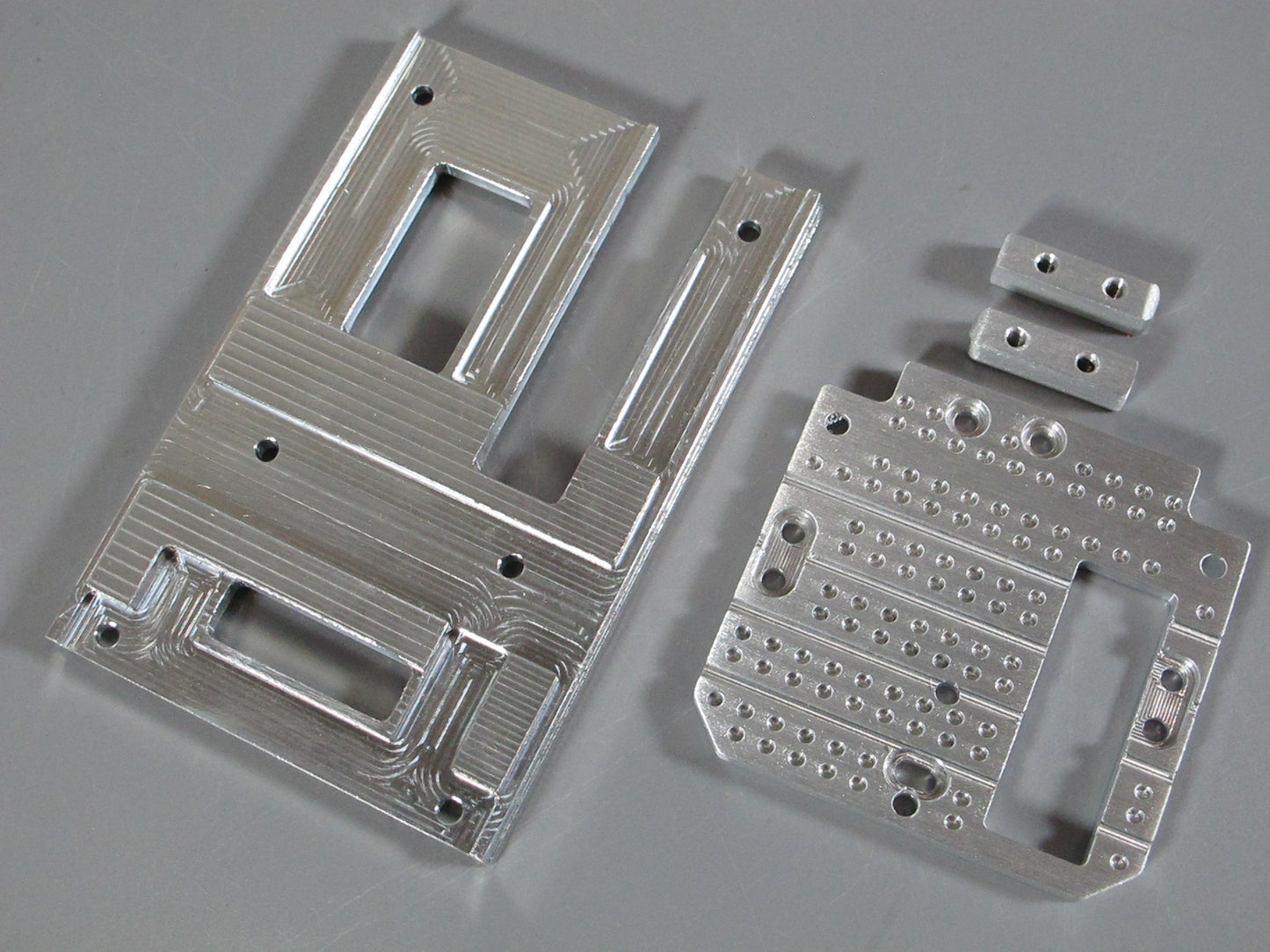 Aluminum F&R Fifth Wheel Coupling Servo Mount Mounting Plate set for Tamiya 1/14 King Hauler Grand Hauler Knight Hauler Globeliner Aeromax Scania Actros Cascadia