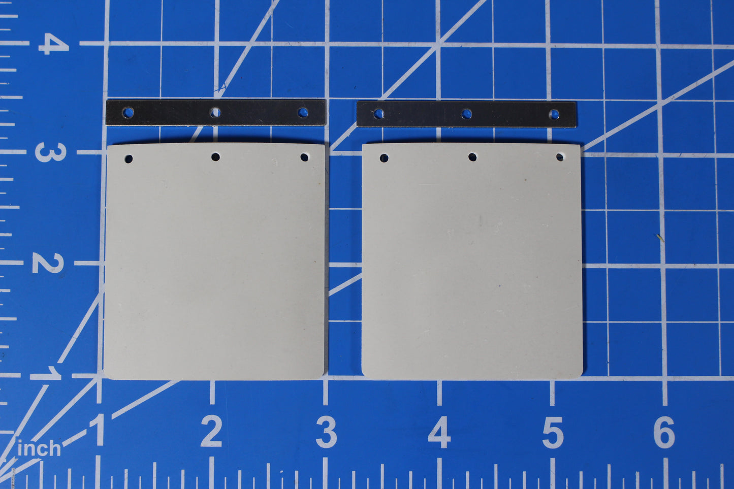 Rear Rubber Pair White Mud Flaps Guard Plate for Tamiya Toy R/C 1/14 King Hauler Knight Hauler Grand Cascadia Aeromax Semi Trailer