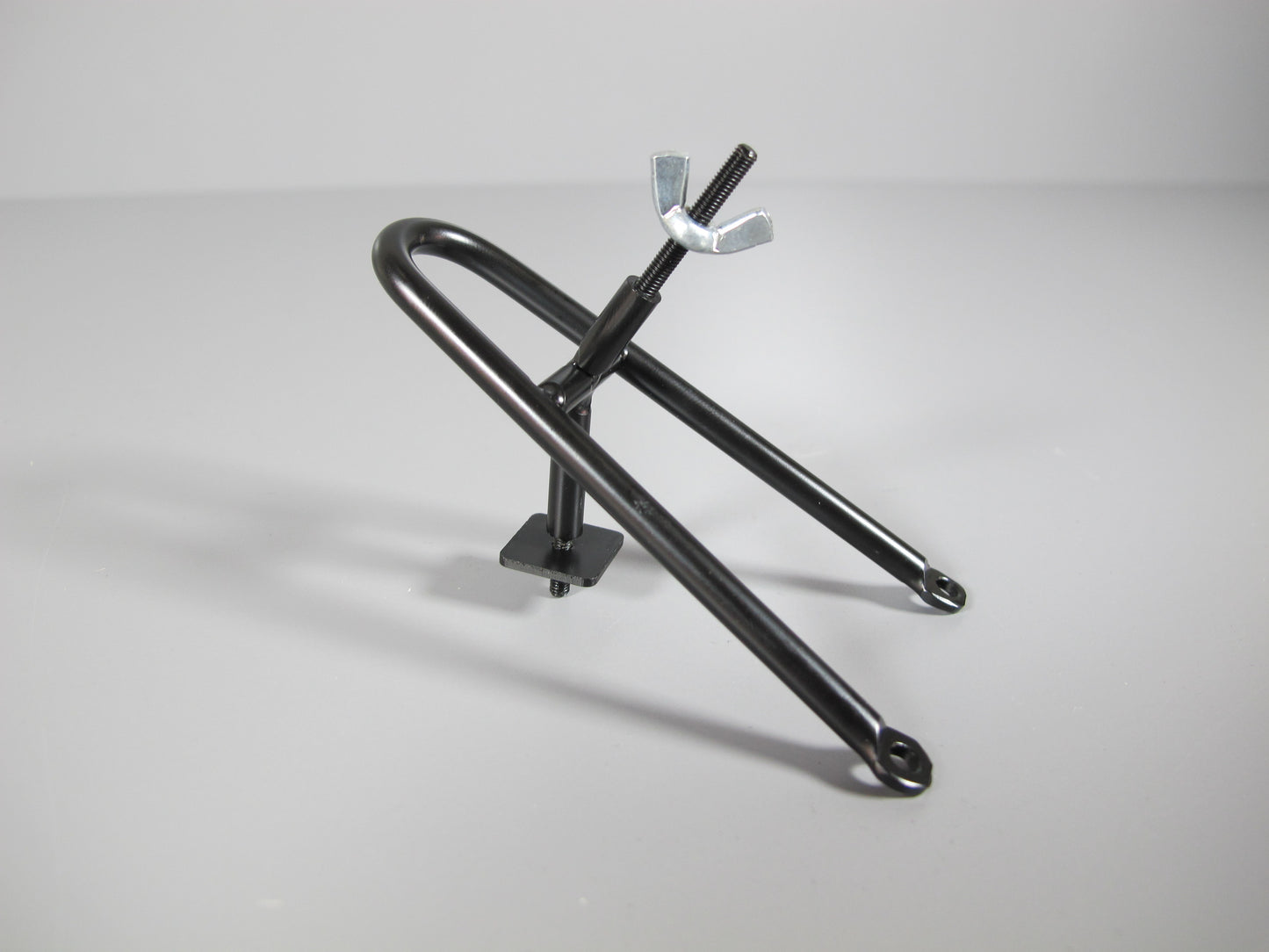 Metal Toy Truck Trunk Bed Mount Spare Tire Rack Stand for R/C Car Truck Tamiya Traxxas Kyosho Axial 1/10 F350 Hilux Tundra Clodbuster Blackfoot