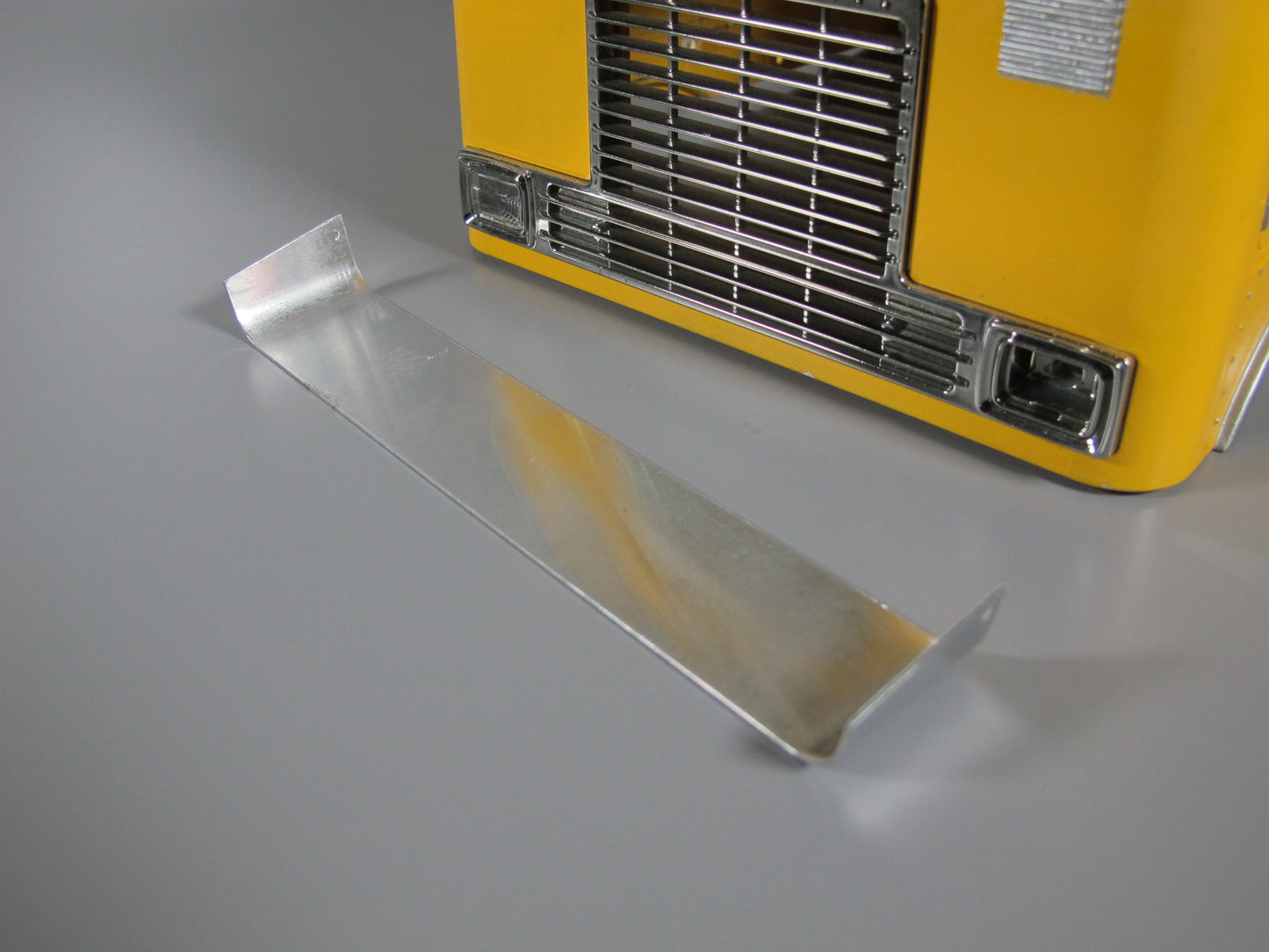 Aluminum Front Windshield Sun Visor Block Plate for Tamiya R/C Toy 1/14 Globeliner Semi Tractor Truck Globe Liner