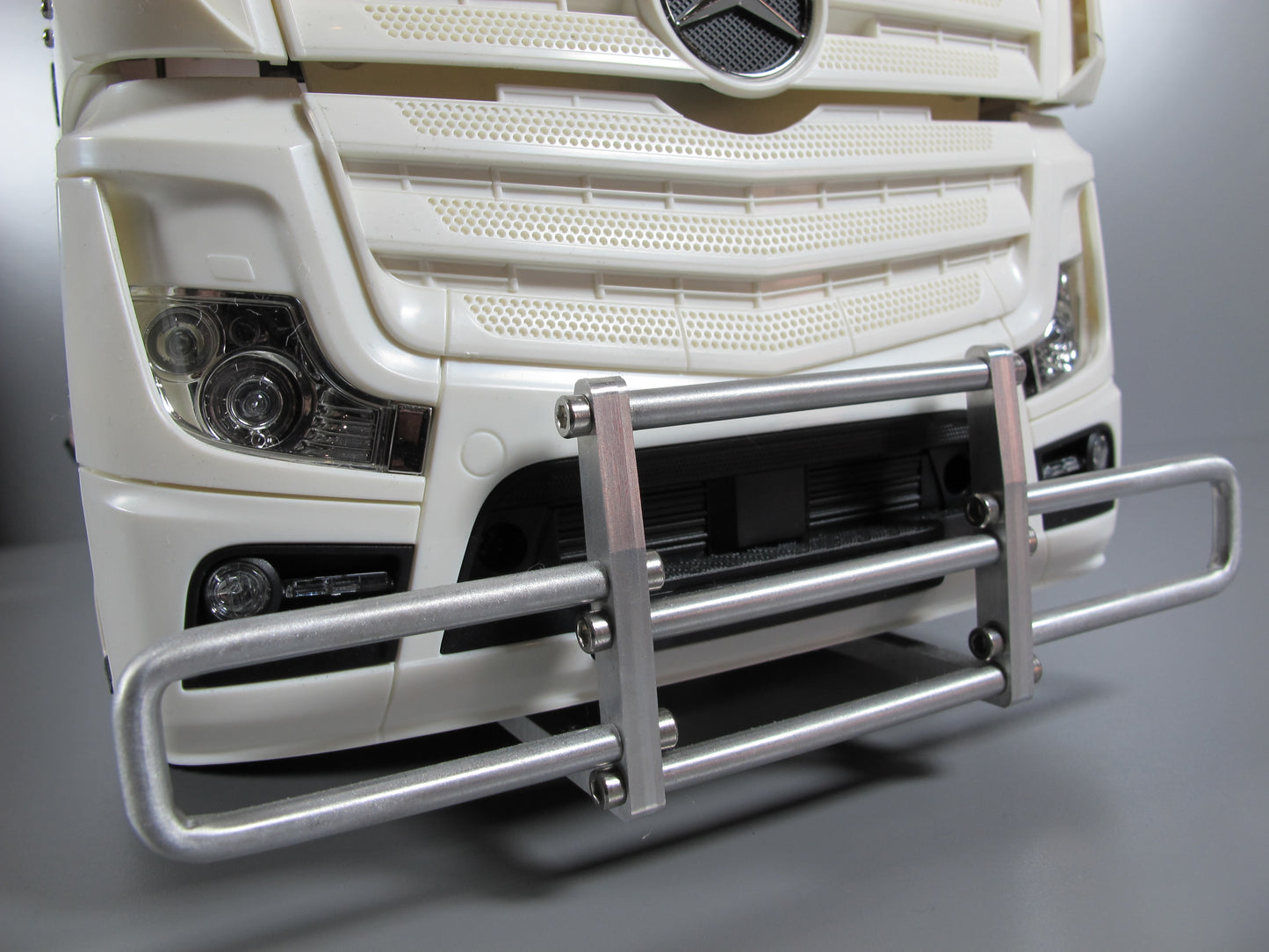 Aluminum Front Bumper Protection Guard Bull Bar Style Tamiya R/C Toy 1/14 Volvo Globetrotter FH12 Mercedes Benz Actros Man