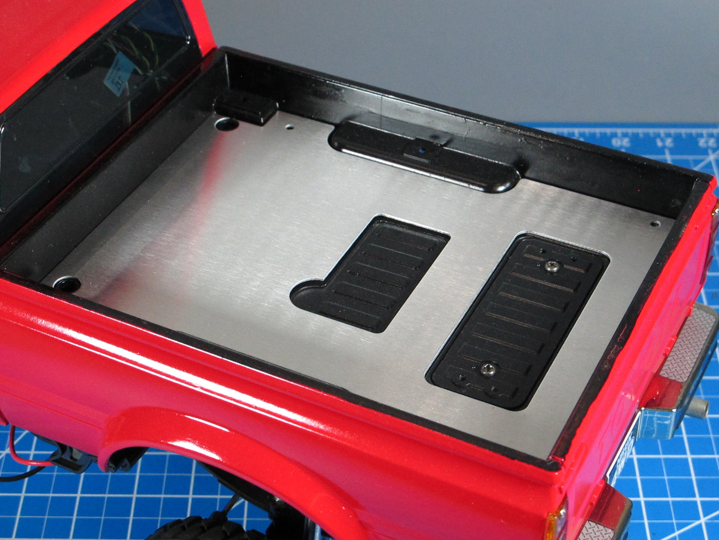 Aluminum Rear Bed Liner Trunk Cover Plate for Tamiya R/C Toy 1/10 Toyota Bruiser Hilux