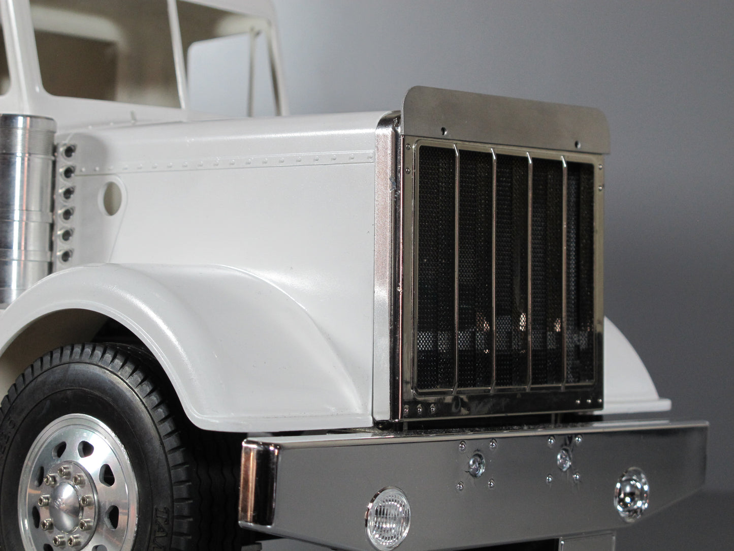 Aluminum Front Hood Rock Stone Deflector Mount Plate for Tamiya R/C Toy 1/14 King Hauler Grand Hauler Knight Hauler Ford F350 Toyota Tundra