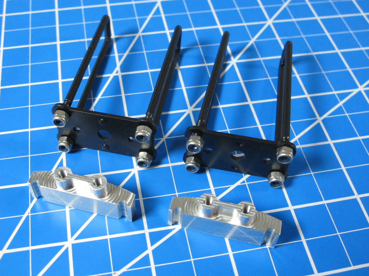 Pair Axle Suspension U-Bolt + Upper Aluminum Leaf Shock Mount Plate for Tamiya 1/10 Juggernaut 1 2 Ford F350