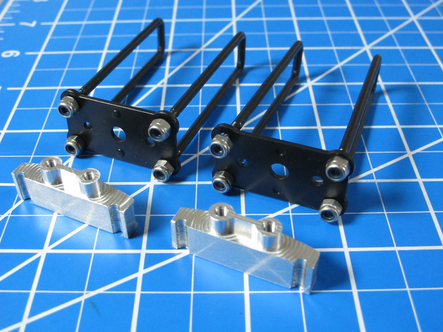 Pair Axle Suspension U-Bolt + Upper Aluminum Leaf Shock Mount Plate for Tamiya 1/10 Juggernaut 1 2 Ford F350