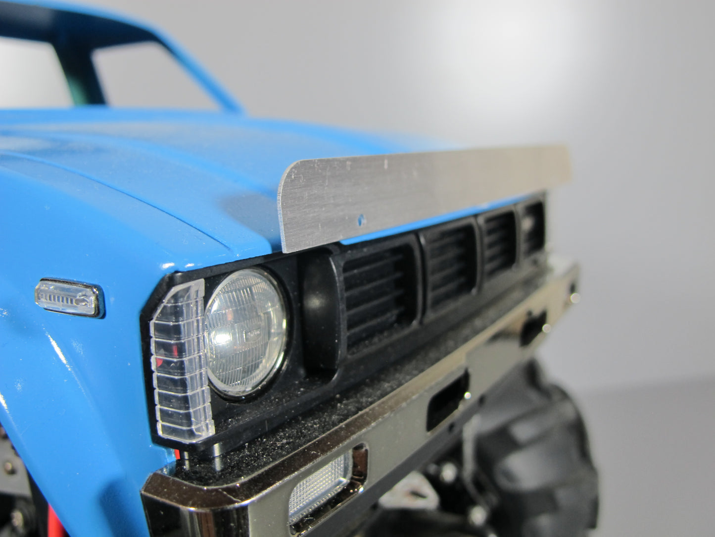 Aluminum Front Hood Rock Bug Deflector Mount Plate for Tamiya Toy R/C 1/10 Toyota Hilux Bruiser Super Clodbuster Blackfoot