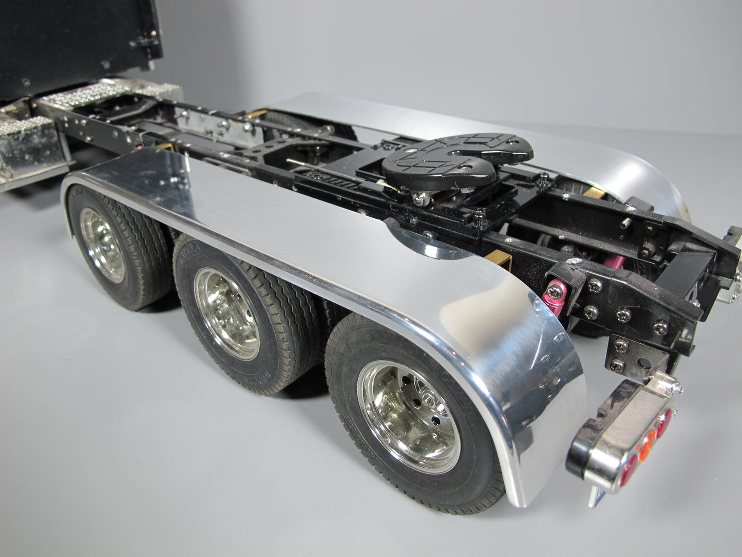 Pair Aluminum Rear Tri Axle Fender Cover + Mount for Tamiya Toy R/C 1/14 King Hauler Grand Hauler Knight Hauler Cascadia Aeromax Semi Truck