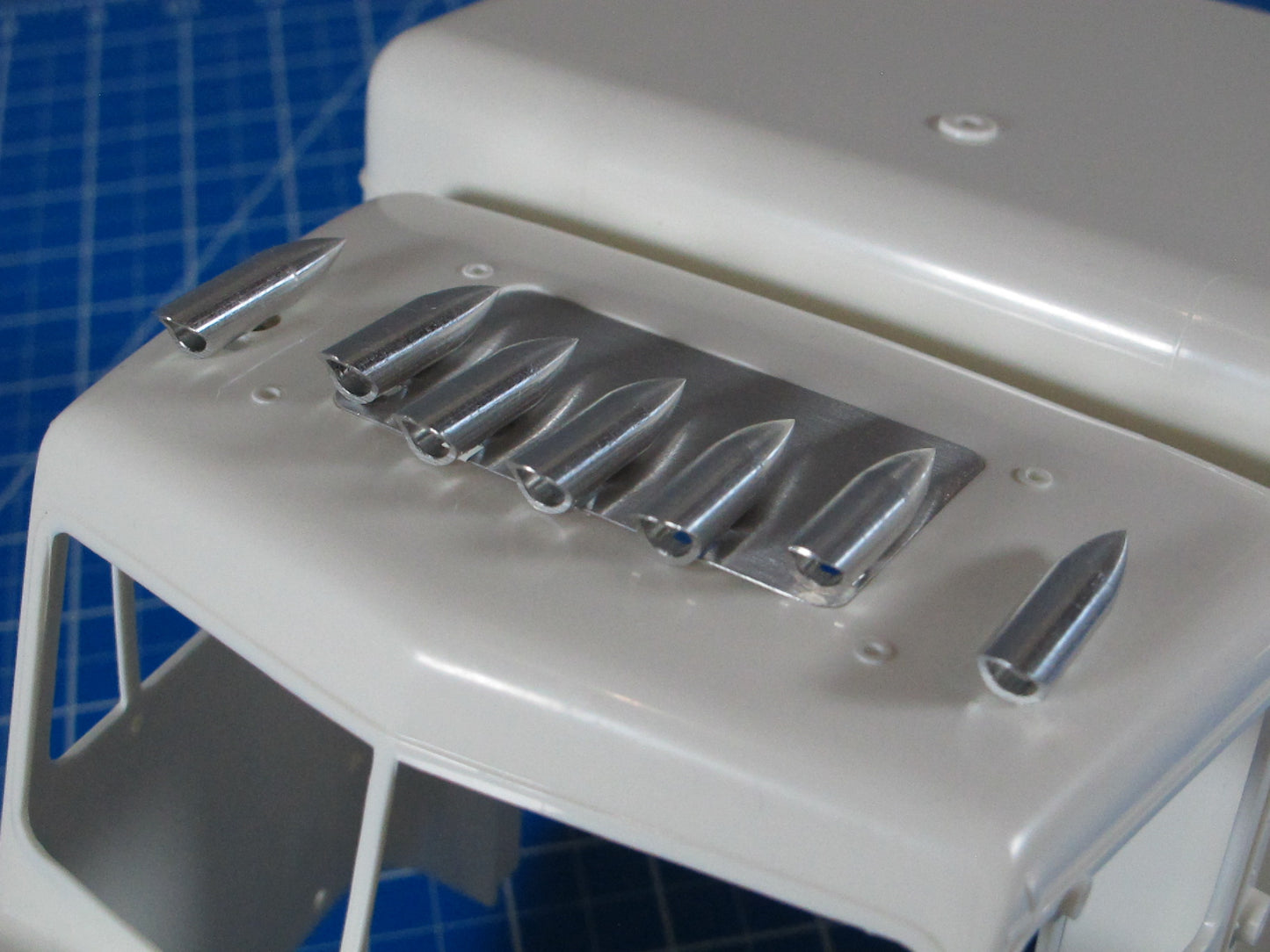 Aluminum Roof Cab 7 Lamps Bezels + Roof Mount Plate for Tamiya Toy R/C 1/14 King Hauler Grand Hauler Semi Truck